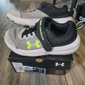 Under Armour Kids Shoes - Black and Gray